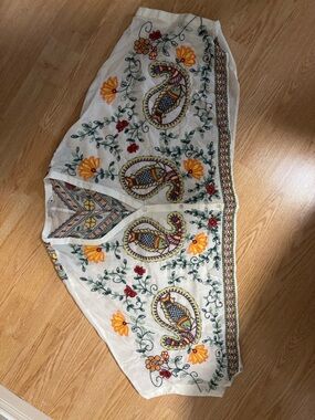 ZARA White Boho Blouse with Multicolor Embroidery